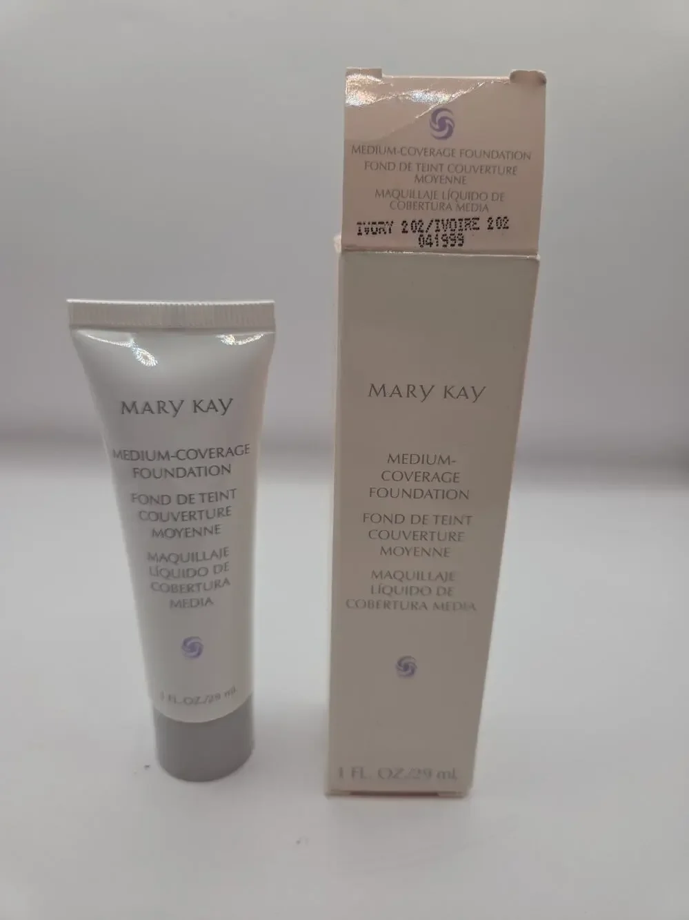 Mary Kay Medium Coverage Foundation IVORY 202 - 1 FL OZ. 041999 New